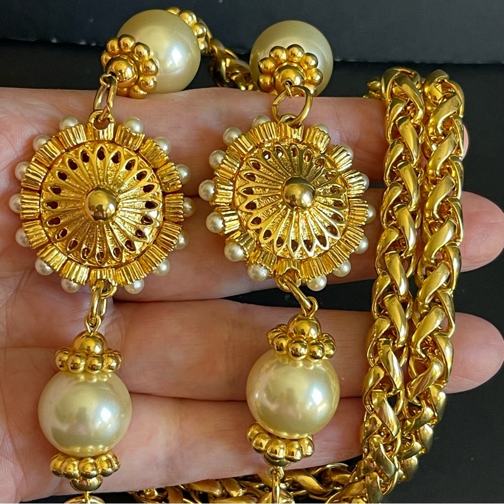 Vintage 90’s Gold-Tone faux Pearl Long Necklace - Picture 6 of 7